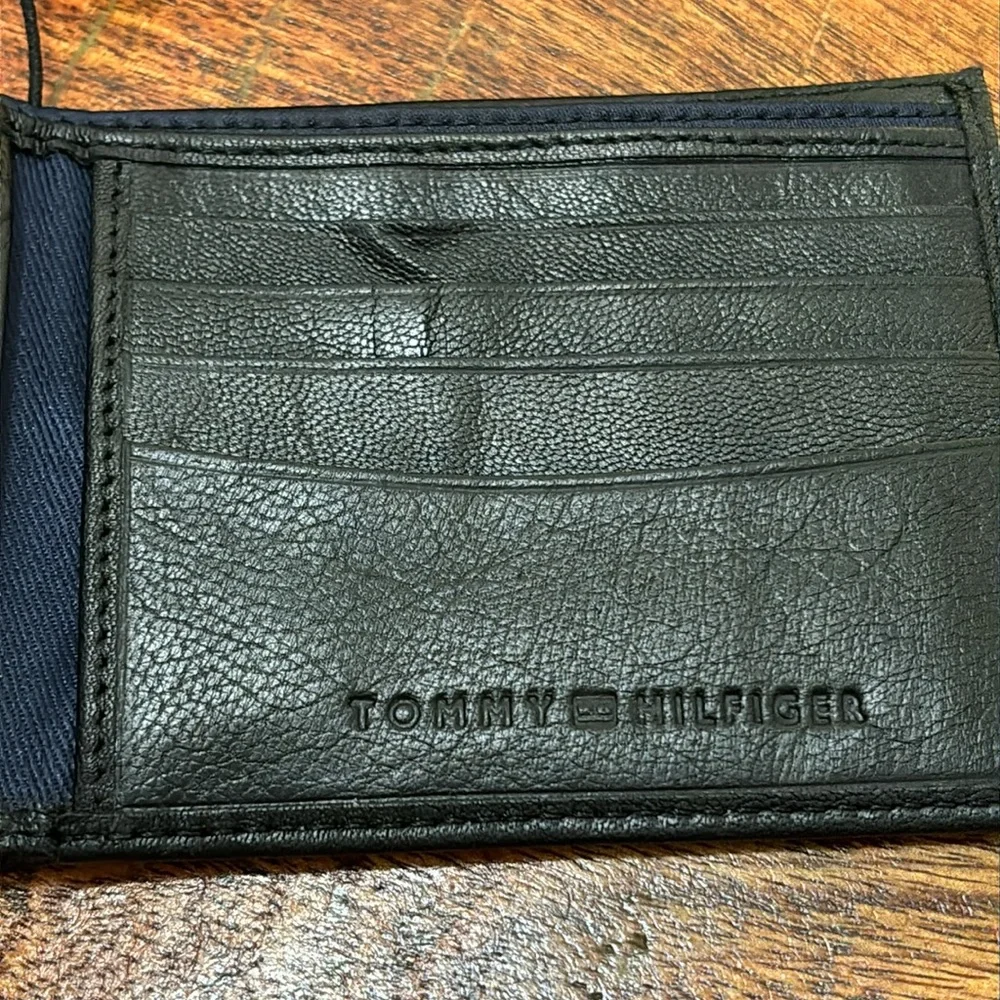 NIB Tommy Hilfiger Passcase & Valet Wallet Men's Bifold Black Genuine Leather